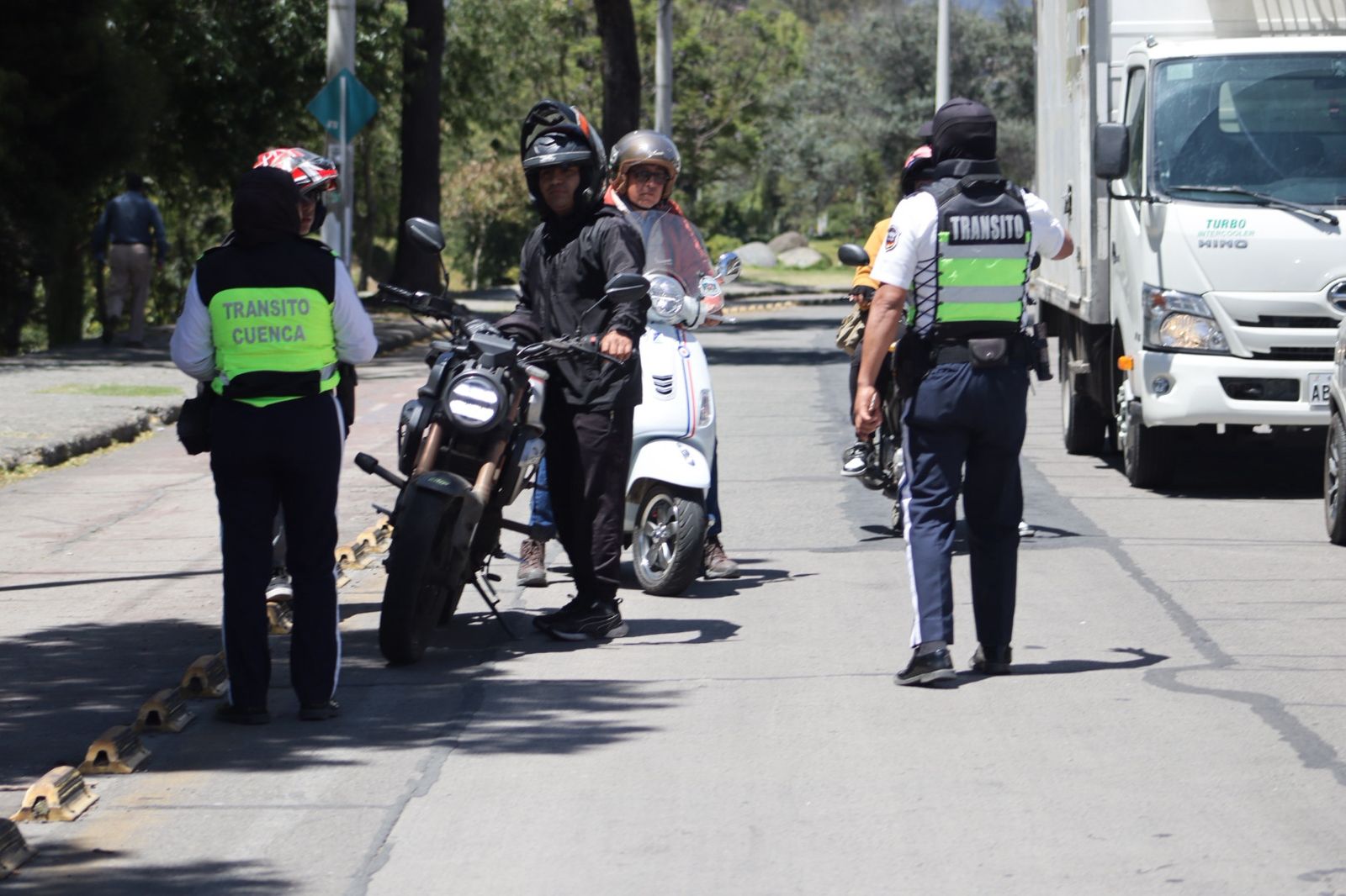 Agentes de la EMOV se ubicará en distintos puntos por los cierres viales. Foto: EMOV