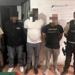 La Policía Nacional detuvo a dos colombianos y un ecuatoriano en Cuenca. Foto: Policía Nacional