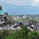 Esta es la nueva escultura de la Virgen de la Asunción que se levantó en el mirados San Alfonso. /Foto Prefectura de Azuay