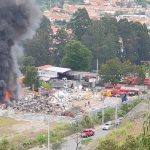 Incendio en recicladora al norte de Cuenca generó alarma. El Cuerpo de Bomberos controló el fuego.