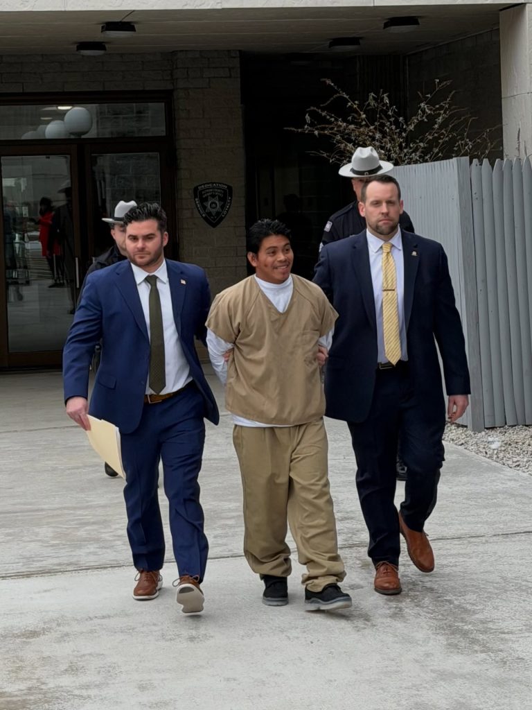 Investigan asesinato de un taxista ecuatoriano en New York. Hay un detenido.