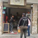 Delincuentes robaron panadería en pleno Centro Histórico de Cuenca. Autoridades investigan.