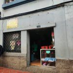 Delincuentes roban local de ropa americana en pleno centro de Cuenca. Se llevaron prendas y dinero en efectivo.