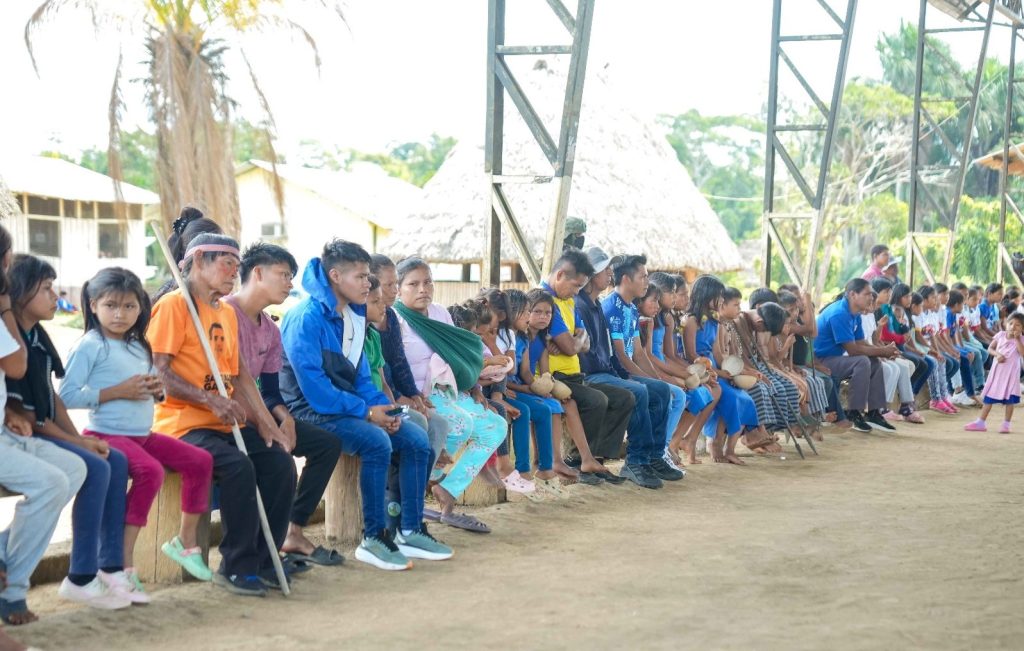 Vicepresidenta María José Pinto llegó a Taisha tras muertes infantiles que alarman a la Amazonía.