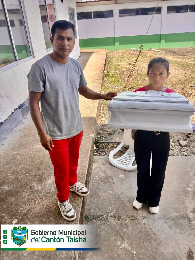 Municipio de Taisha entregó ataúd para bebé cuyo cadáver fue entregado en un cartón en el Hospital General de Macas.