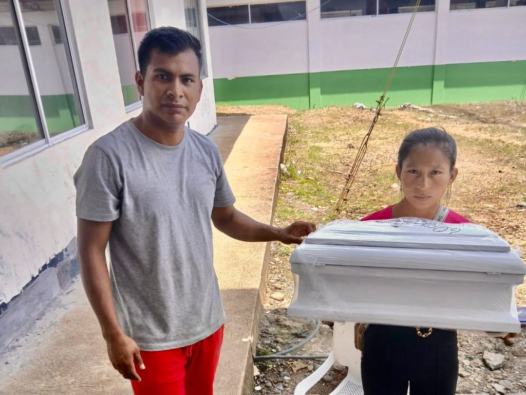 Municipio de Taisha entregó ataúd para bebé cuyo cadáver fue entregado en un cartón en el Hospital General de Macas.