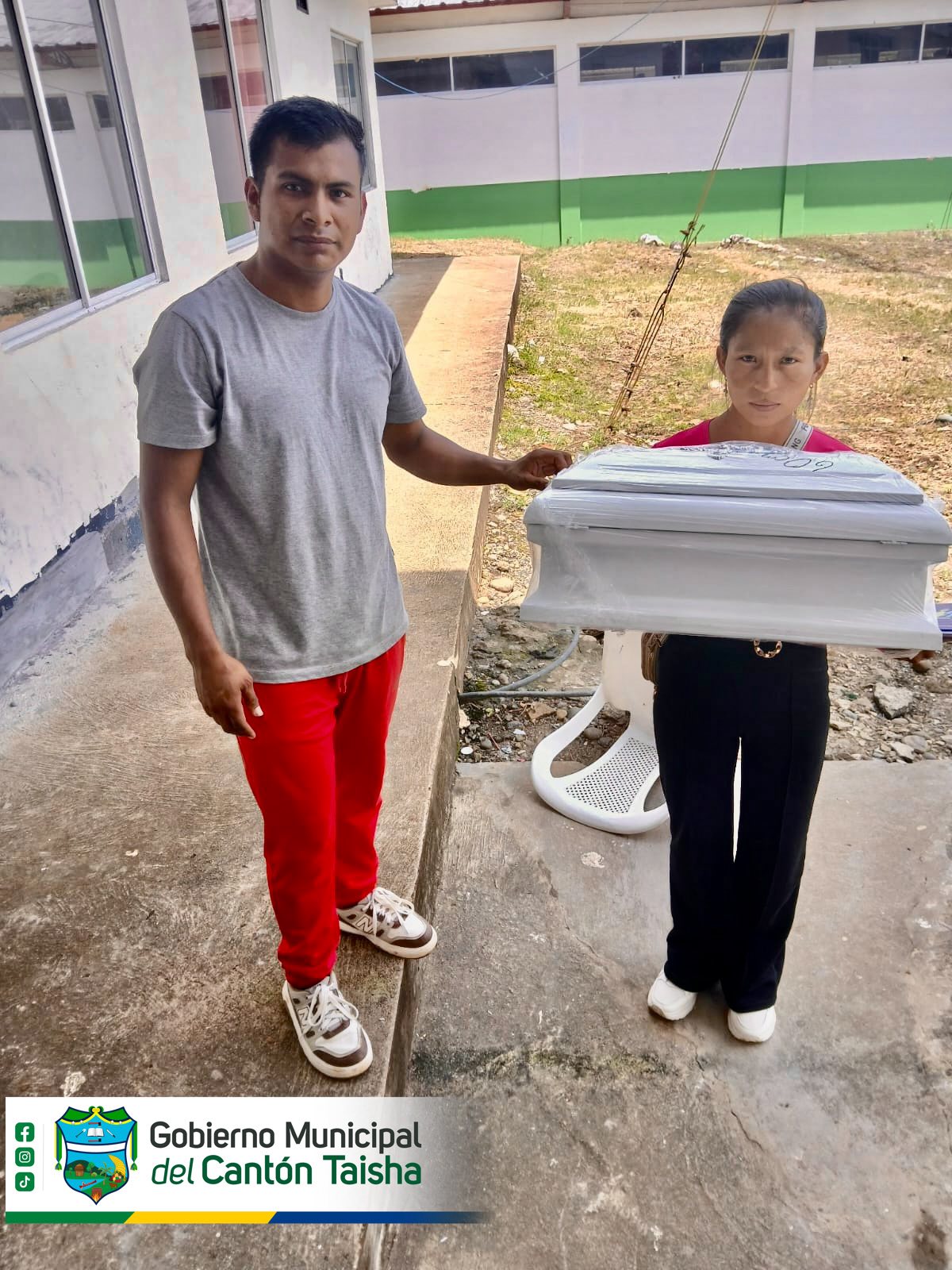 Municipio de Taisha entregó ataúd para bebé cuyo cadáver fue entregado en un cartón en el Hospital General de Macas.