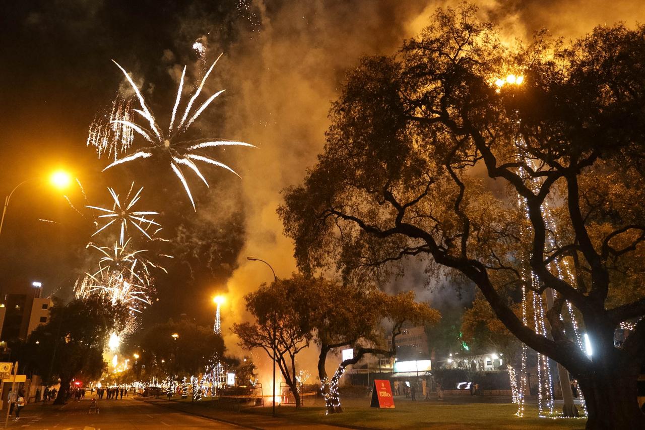 La avenida Solano forma parte de los espacios que ya están iluminados con motivos navideños. Foto: El Mercurio