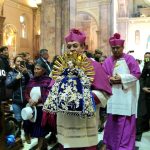 En la Catedral Nueva se celebra la misa por el Niño Viajero. Foto: El Mercurio