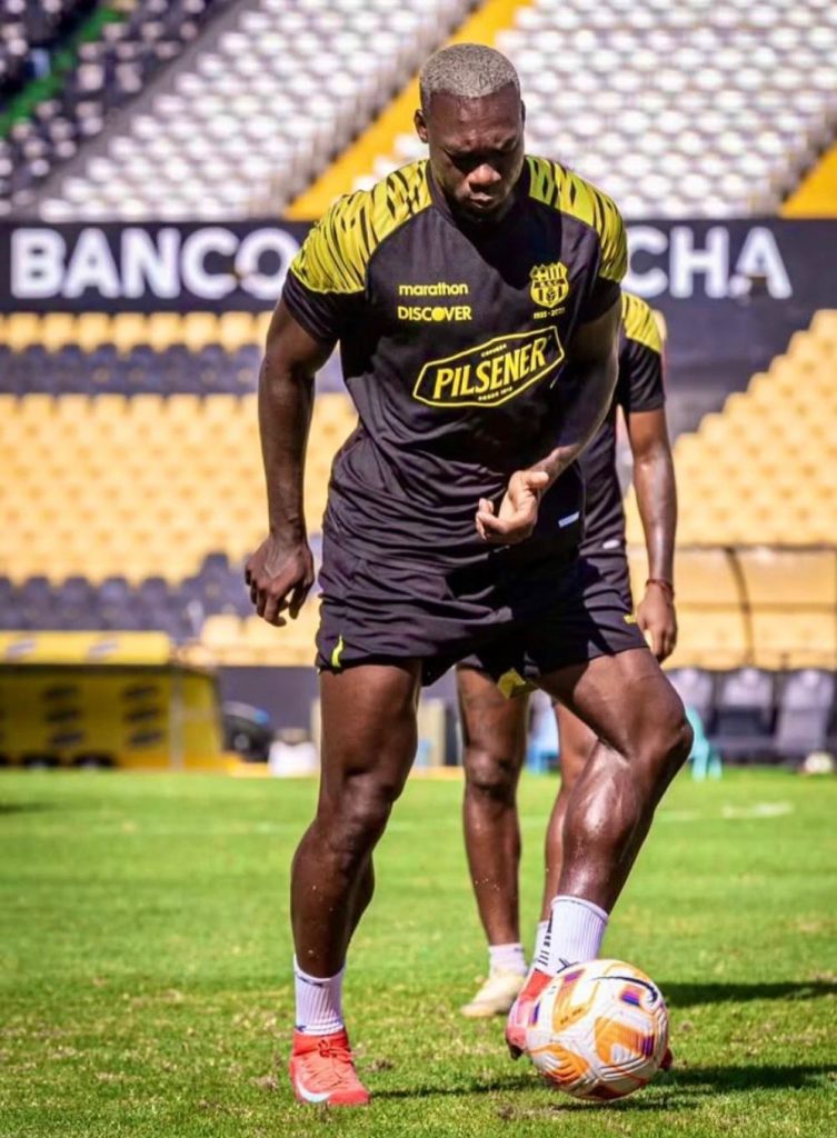 Felipe Caicedo es uno de los jugadores que dejará el fútbol. Foto: Barcelona S.C