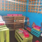 Delincuentes robaron 500 pares de zapato del local al norte de Cuenca. La Policía Nacional recogió evidencias e investiga.