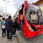 Los usuarios de los buses están atentos a la resolución que adopte la cámara cantonal estos días. /XCA