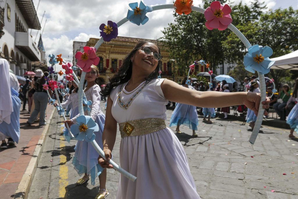 La Navidad se encendió en Cuenca desde los primeros días de diciembre. Foto: El Mercurio