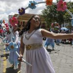 La Navidad se encendió en Cuenca desde los primeros días de diciembre. Foto: El Mercurio