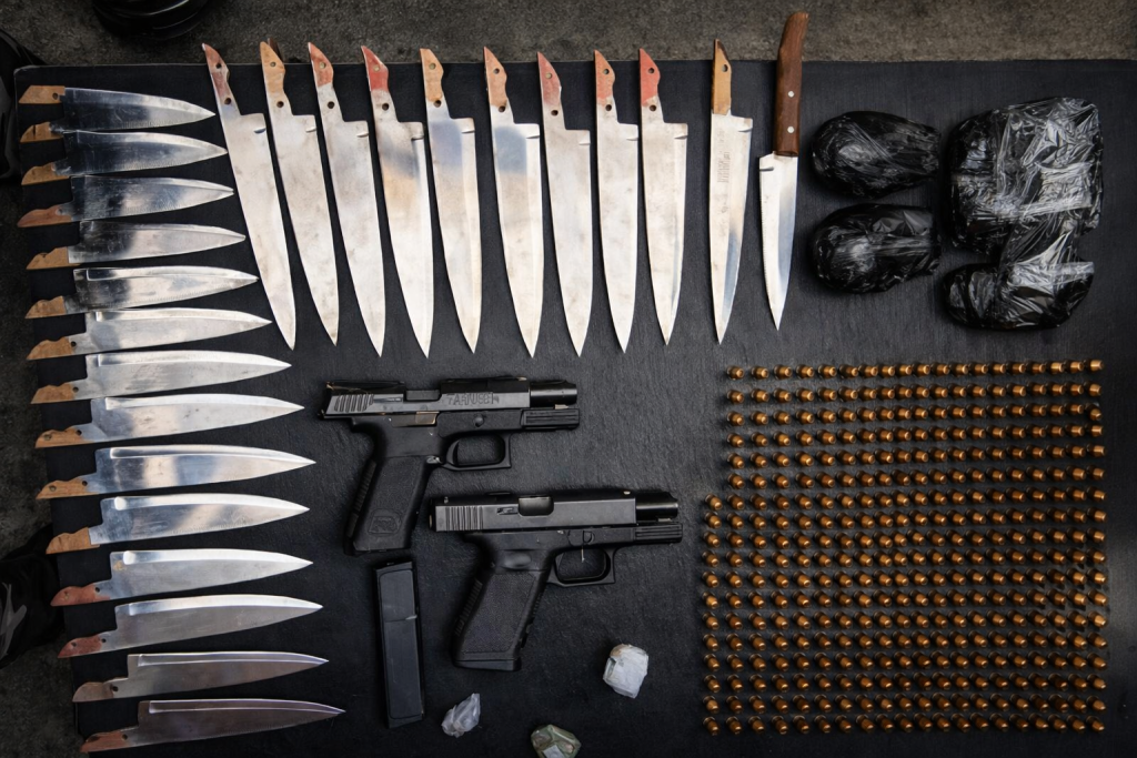 Policía decomisó cinco granadas, armas y droga en la cárcel de Turi, en Cuenca. Investigan la procedencia.