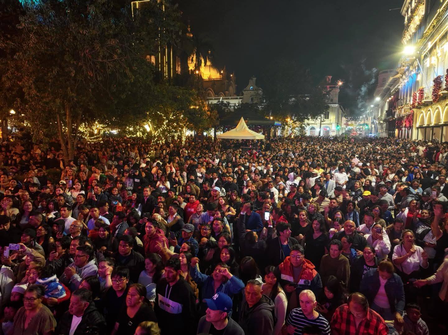 El fin de año de 2025 se registró una gran cantidad de personas en el Parque Calderón por eventos planteados desde la administración municipal actual, lo que generó críticas y cuestionamientos. /Cortesía