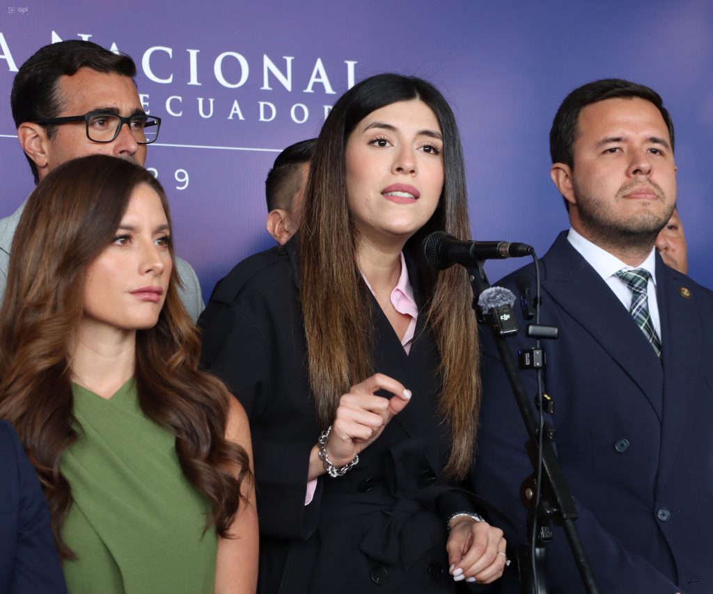 La bancada de ADN dio una rueda de prensa este 5 de enero de 2026. Foto: API