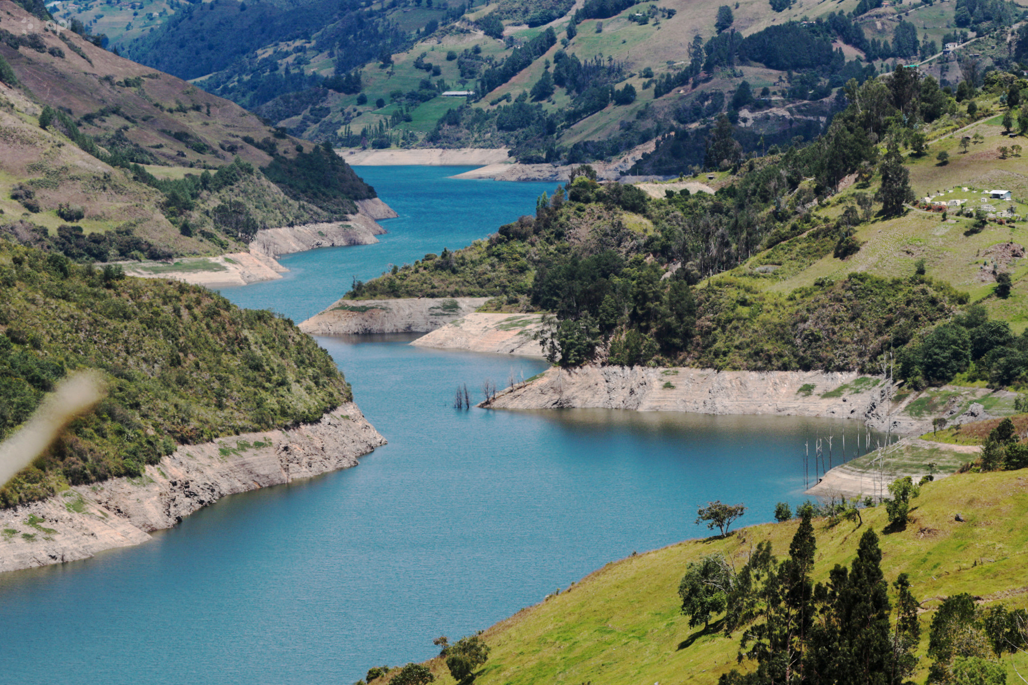 El nivel del embalse de Mazar ha crecido ya que en los últimos días el caudal de la cuenca del Paute ha crecido. Foto: API