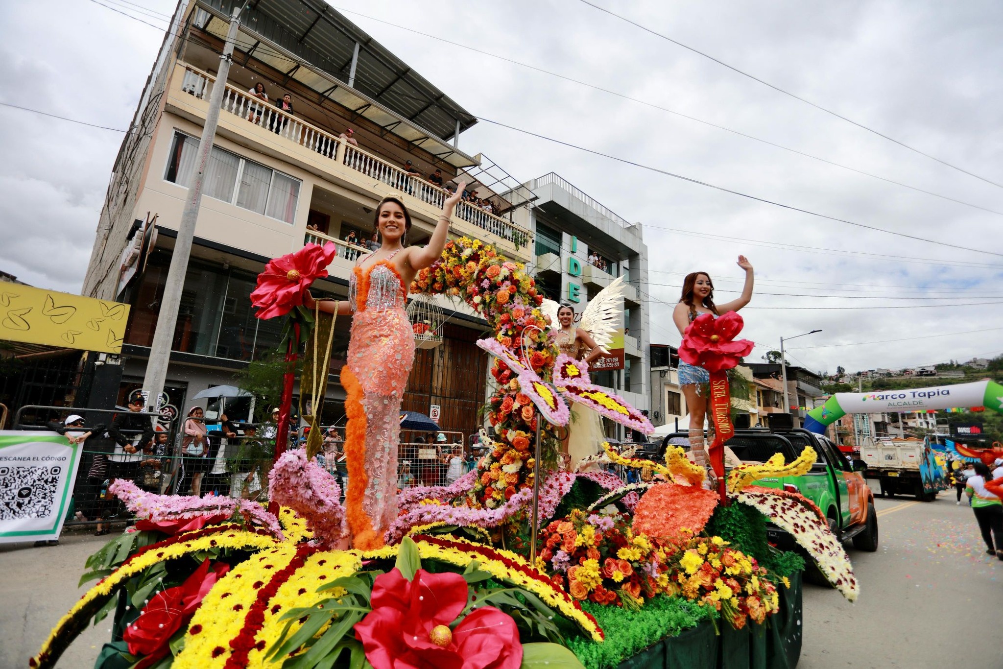 El desfile del Carnaval 2026 se realizará el 15 de febrero. Foto: Prefectura del Azuay
