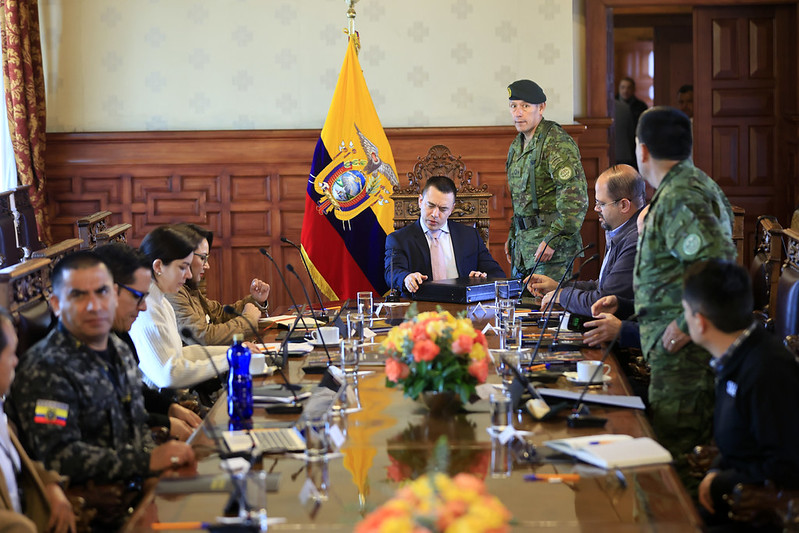 El presidente Daniel Noboa en una reunión con el bloque de seguridad. Foto: Presidencia