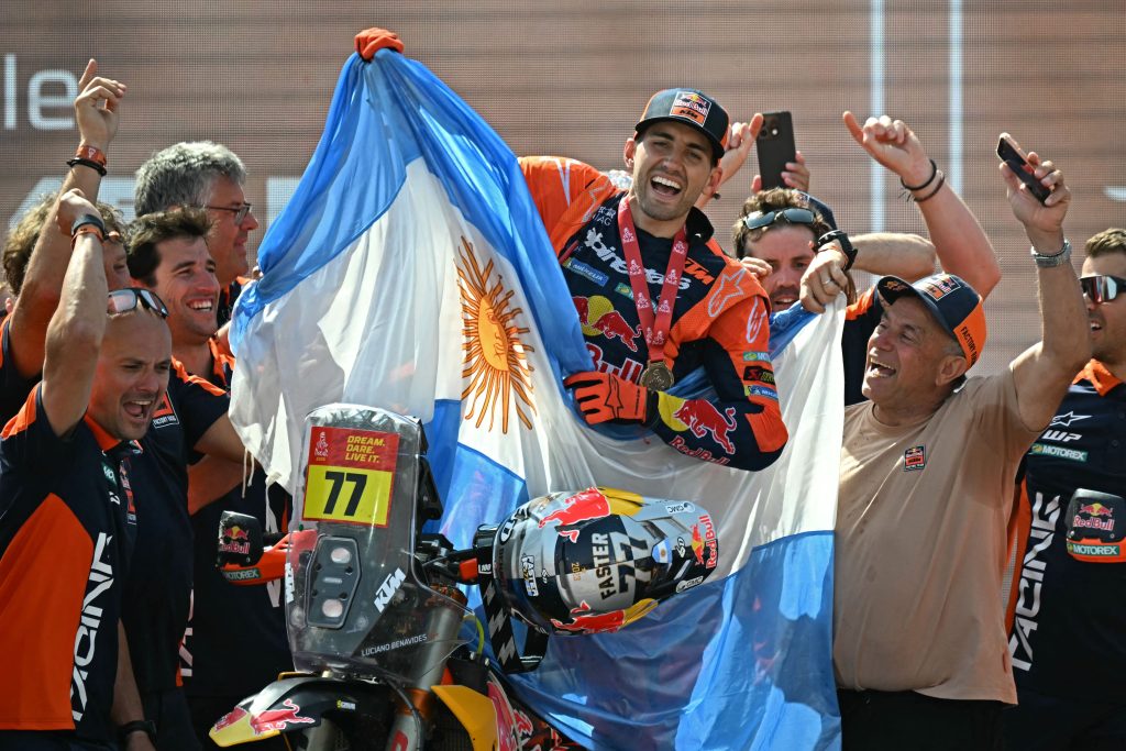Luciano Benavides es el nuevo campeón del Rally Dakar 2026 en la categoría motos. Foto: AFP