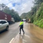 Habilitada la vía Cuenca – Molleturo – El Empalme tras deslizamiento. Recomiendan circular con precaución.