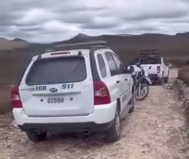 Captura del video publicado por un ciudadano que denunció la presencia policial en las inmediaciones de Quimsacocha para presuntamente resguardar una empresa minera privada. /Cortesía