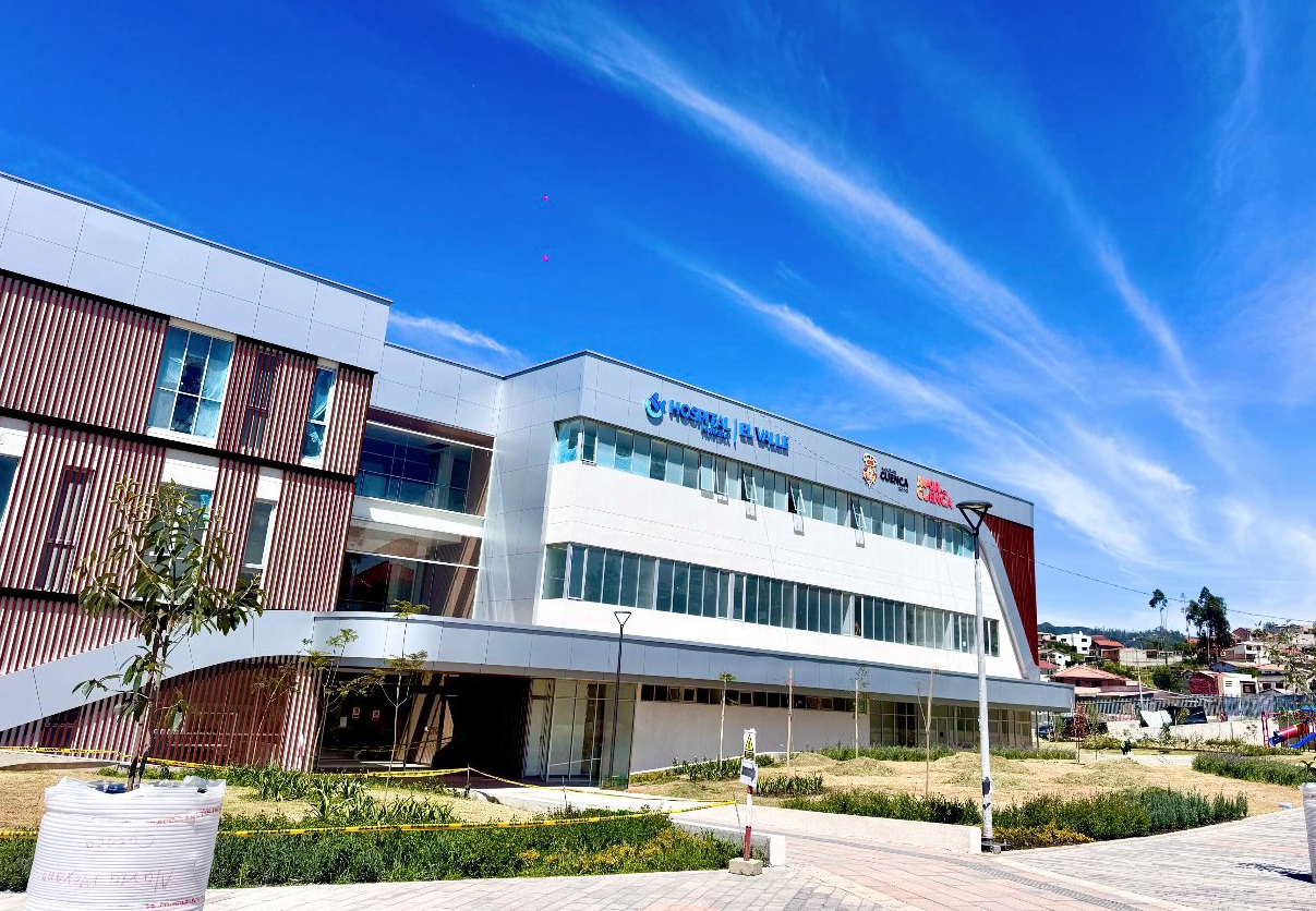 La Contraloría rechaza intimidación a servidores tras resultados preliminares sobre auditoria a construcción de hospitales en Cuenca. /Cortesía