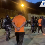 El traslado de los reclusos desde Cañar hasta el centro carcelario de Turi, en Cuenca. /Captura del video difundido por la Policía Nacional