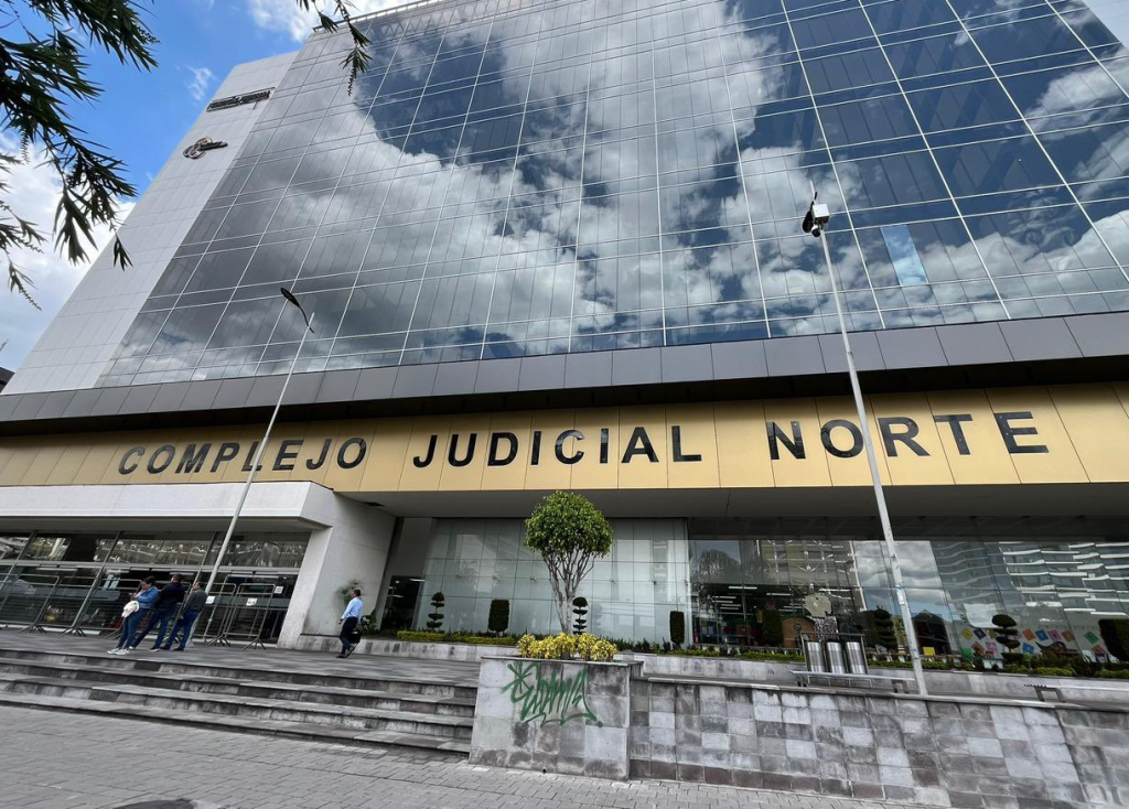 La audiencia en contra de Sebastián Barreiro, hijo de la ex vicepresidenta, Verónica Abad, se llevó a cabo en el Complejo Judicial Norte de Quito. /Cortesía