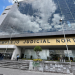 La audiencia en contra de Sebastián Barreiro, hijo de la ex vicepresidenta, Verónica Abad, se llevó a cabo en el Complejo Judicial Norte de Quito. /Cortesía