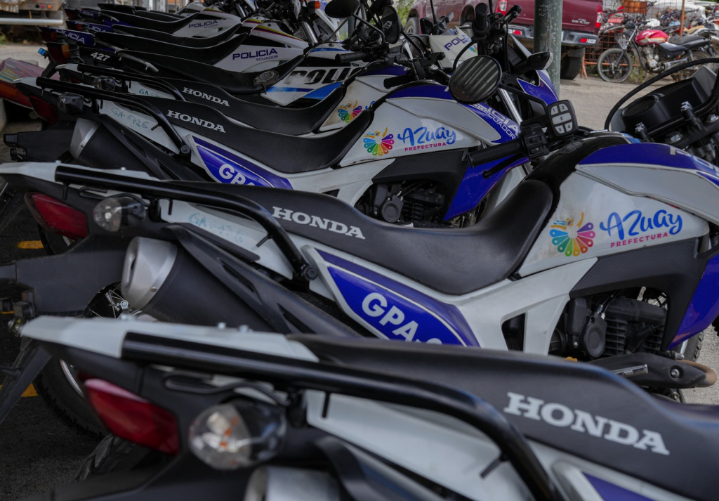 Juan Cristóbal Lloret, prefecto de Azuay, se mostró preocupado por la posible devolución de motocicletas que se había donado a la Policía Nacional. /Cortesía