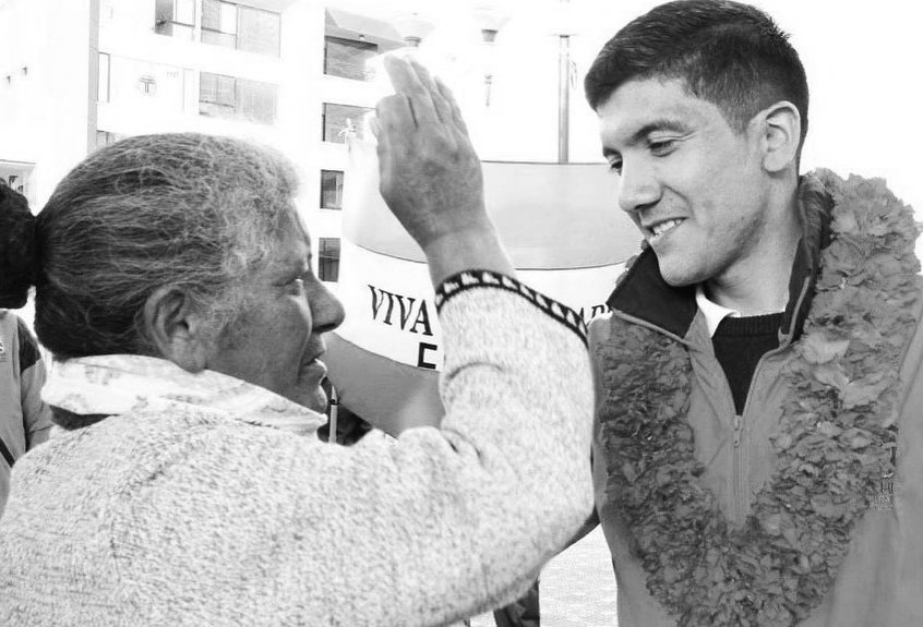 El ciclista ecuatoriano Richard Carapaz publicó esta imagen tras el fallecimiento de su mamá. /Fotos Richard Carapaz