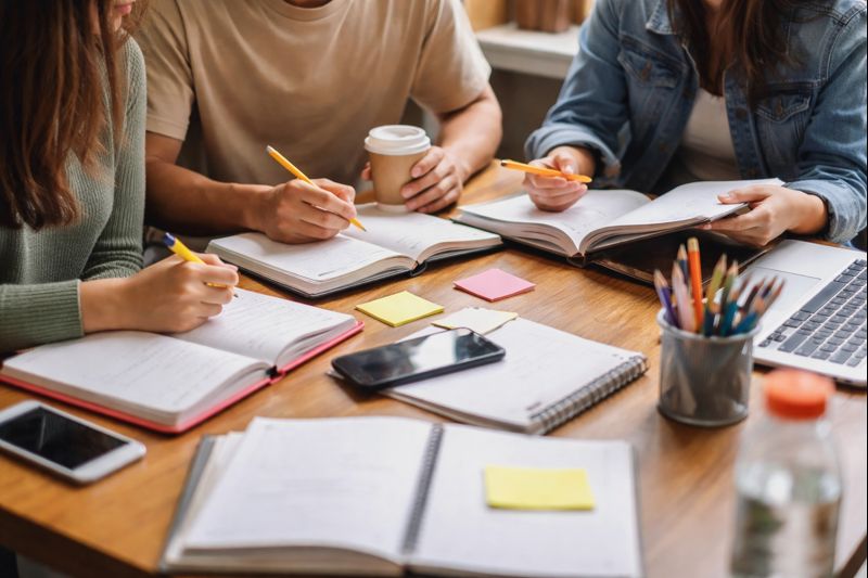 La casa abierta está enfocada en los jóvenes. Foto: IA