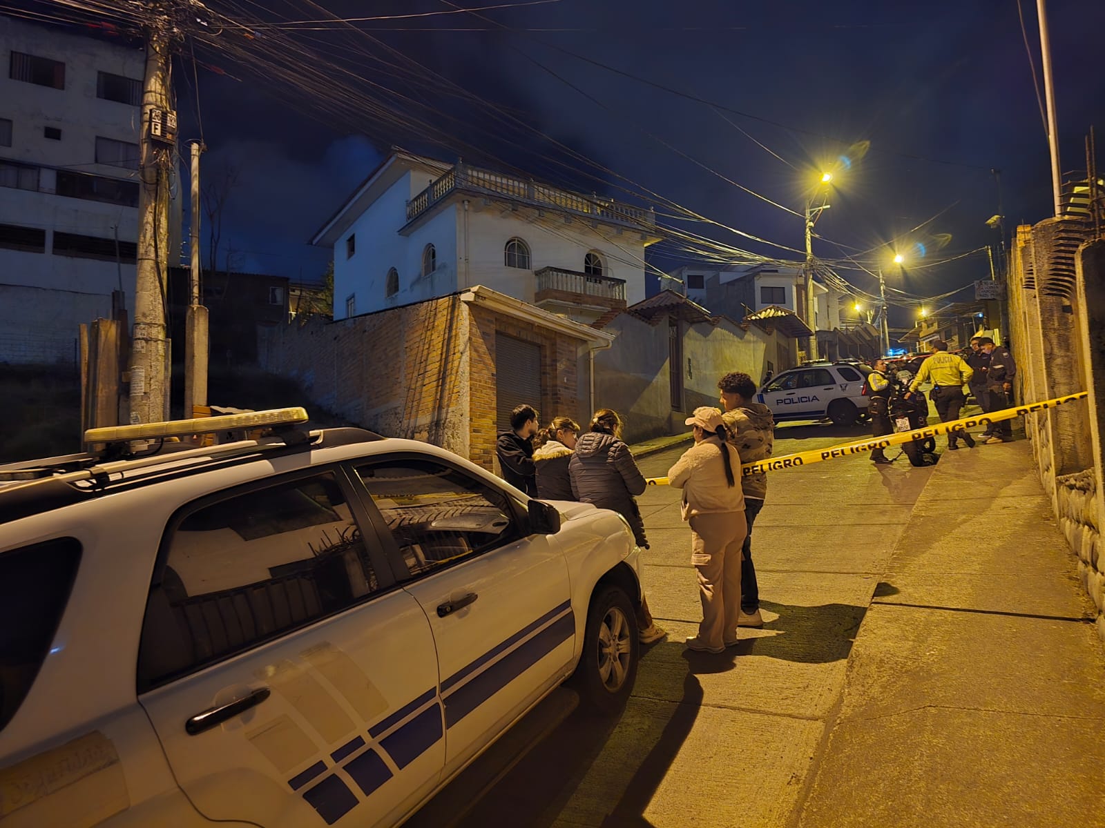 Identificado hombre asesinado por sicarios en Las Pencas, en Cuenca. La Policía Nacional busca a los responsables.