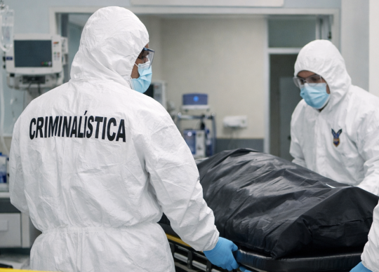 Una nueva muerte violenta se registra en Cuenca. Un hombre fue atacado a disparos. Murió en el hospital Vicente Corral Moscoso.