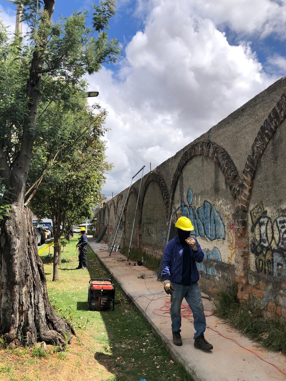 Ministerio de Educación inspeccionó y limpió estructura colapsada del Benigno Malo, en Cuenca.