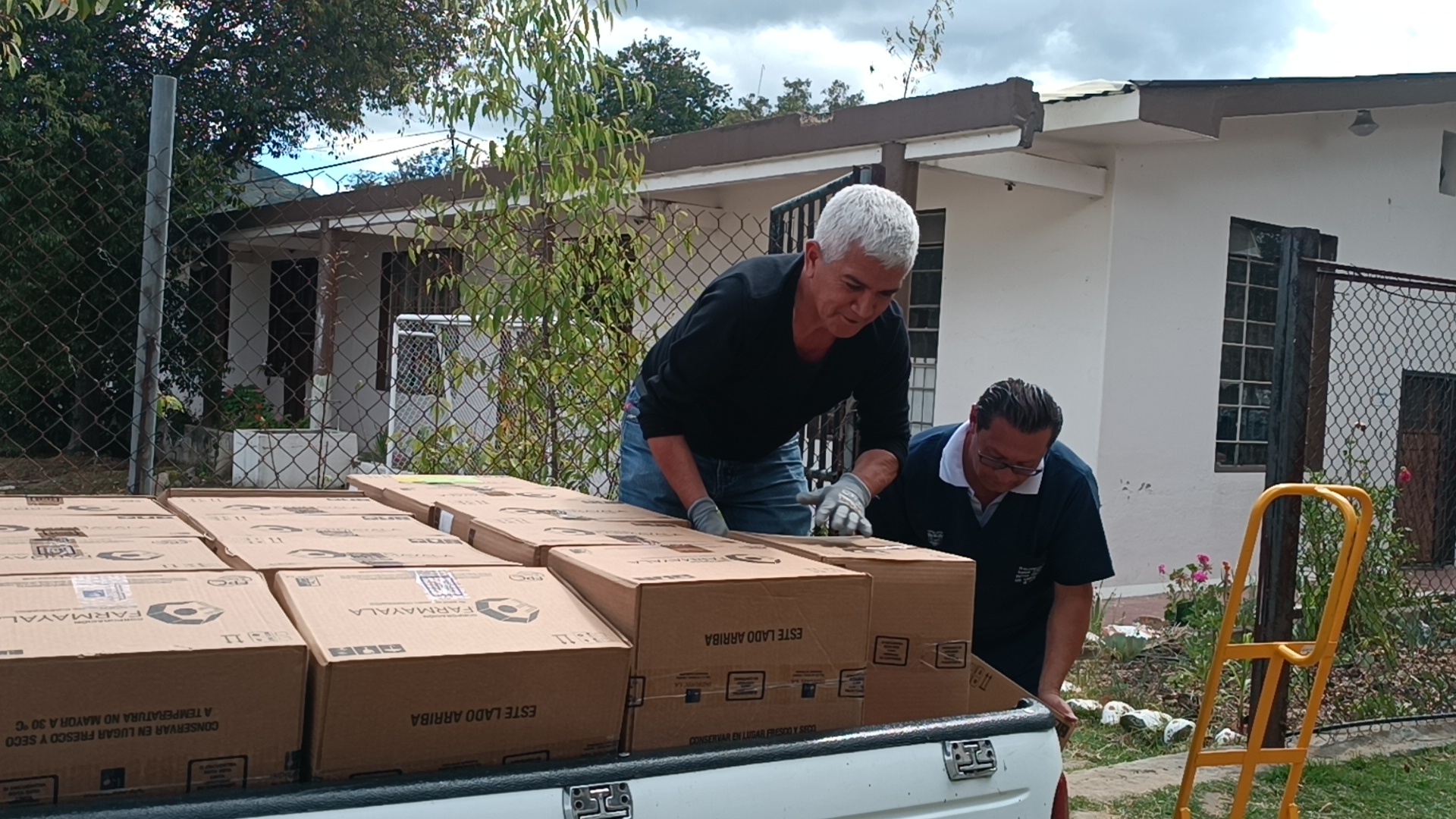 Ministerio de Salud Pública (MSP) entregó un primer lote de medicinas al hospital Vicente Corral Moscoso, en Cuenca.