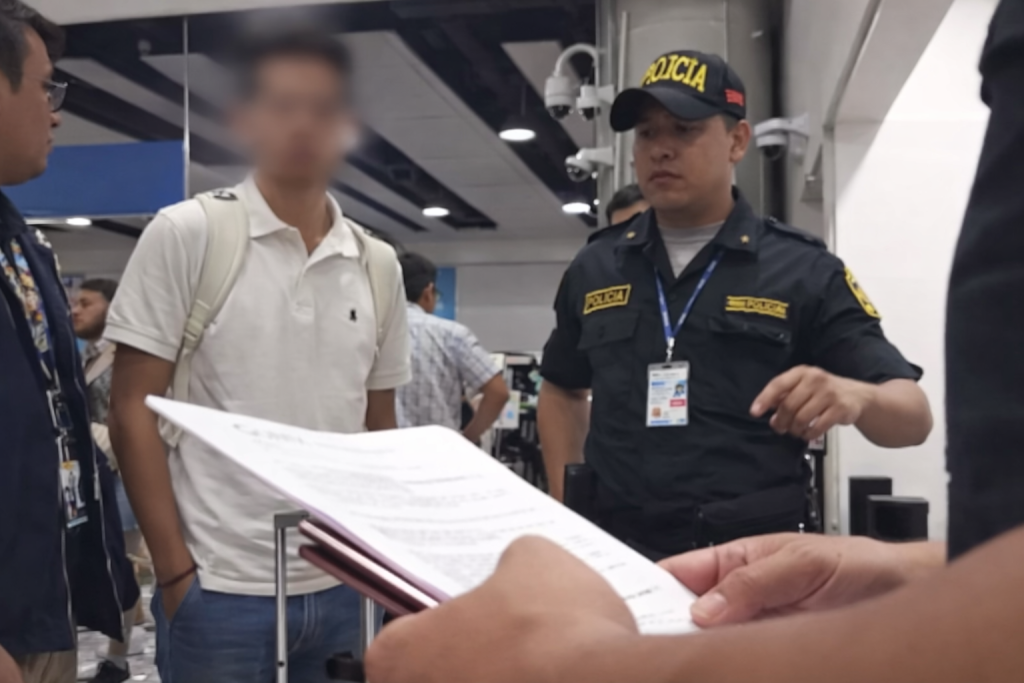 Un migrante de Ecuador intentó viajar a España con un pasaporte peruano adulterado. Fue detenido en el Aeropuerto Internacional Jorge Chávez.