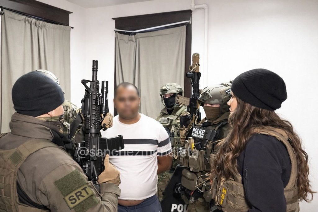 Delincuente ecuatoriano buscado por asesinato y violación fue detenido en Estados Unidos (EE.UU). Lo confirmó Kristi Noem, secretaria de Seguridad Nacional.