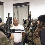 Delincuente ecuatoriano buscado por asesinato y violación fue detenido en Estados Unidos (EE.UU). Lo confirmó Kristi Noem, secretaria de Seguridad Nacional.