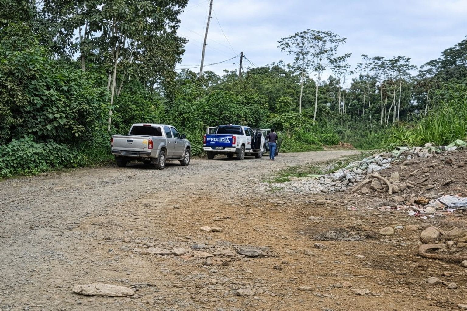Aparece cadáver decapitado en la vía a El Pedregal, en Camilo Ponce Enríquez, en Azuay.