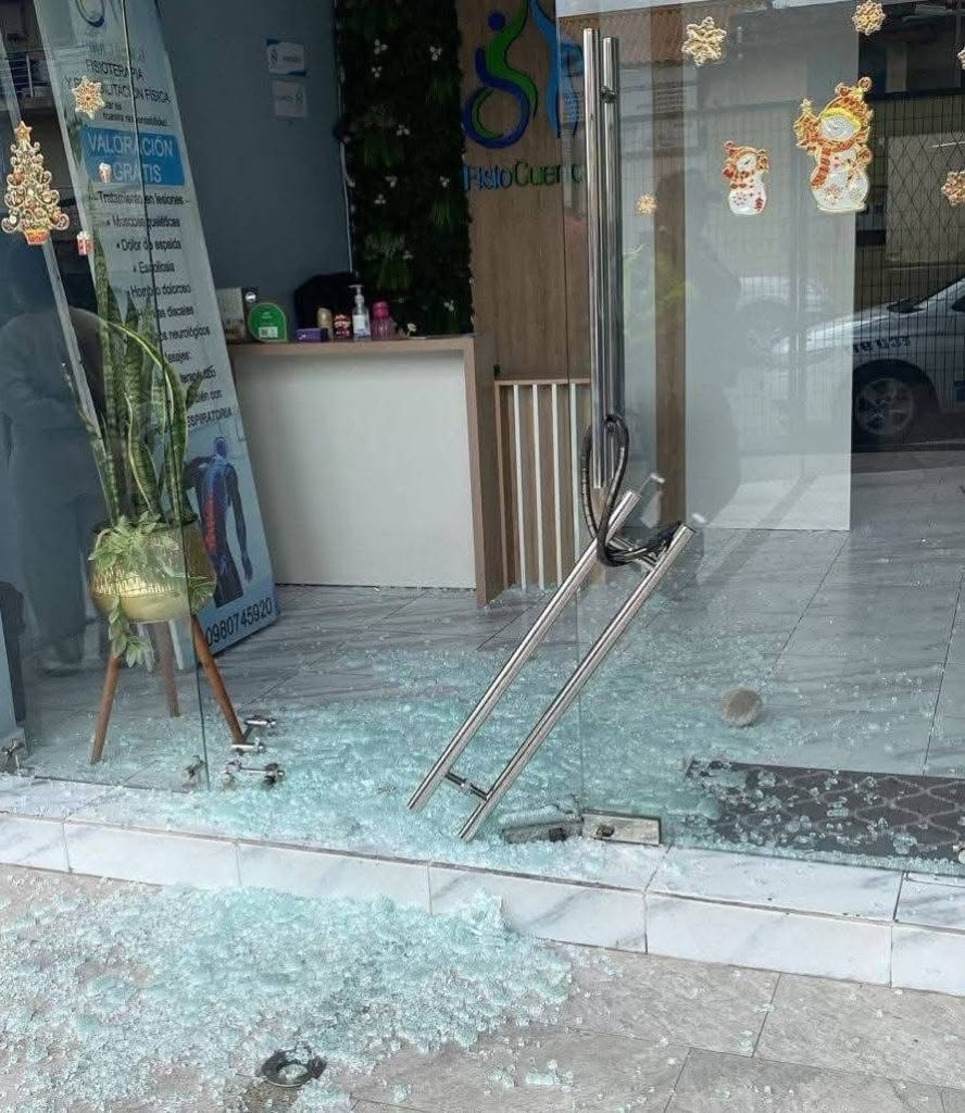 Dos nuevos robos a locales en el Centro Histórico de Cuenca. La Policía Nacional recogió evidencias para las investigaciones.