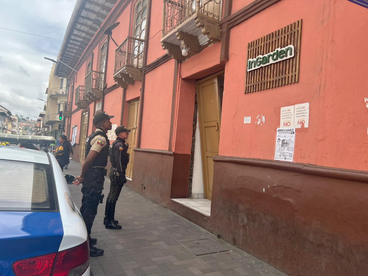 Nuevo robo a un local comercial en el Centro Histórico de Cuenca. Hay una ola de atraco a estos establecimientos.