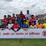 Antonio Valencia, leyenda ecuatoriana en la presentación de la Academia AV25, sede Cuenca. /KYY