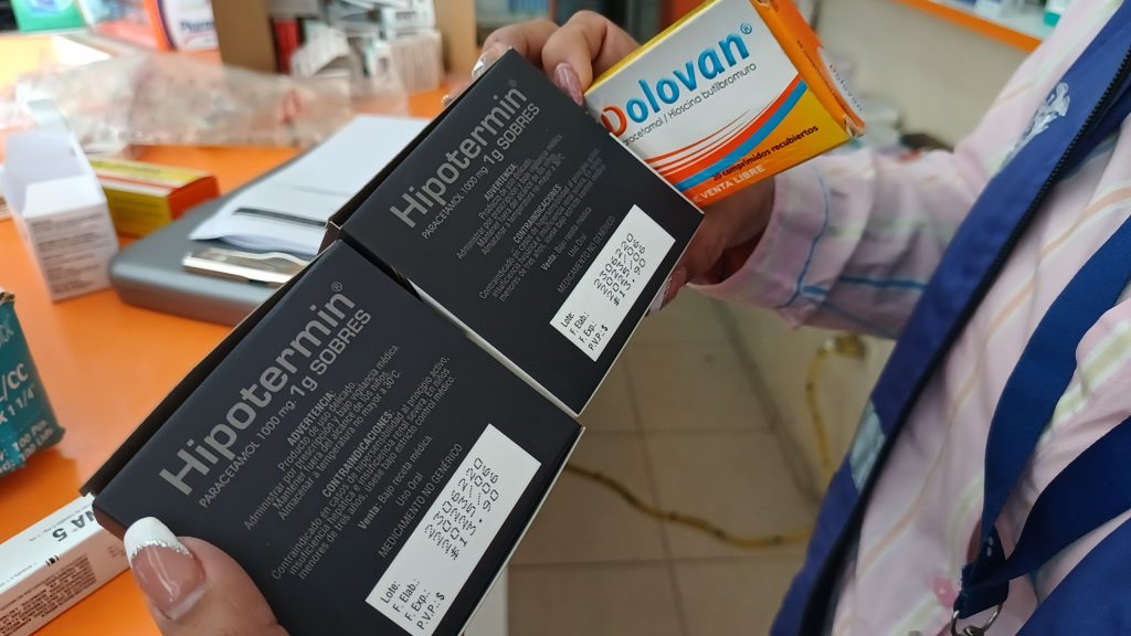 Una de las razones por las que se clausuró la farmacia fue por la venta de medicamentos caducados. Foto: Arcsa