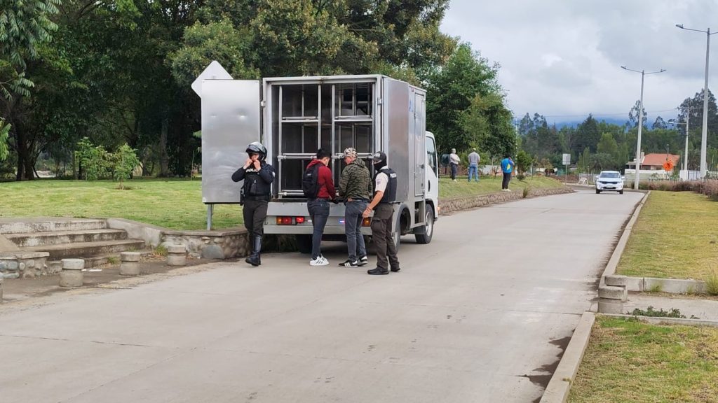 Criminalística hizo el levantamiento del cuerpo la mañana de este 14 de enero. Foto: Milton Rocano