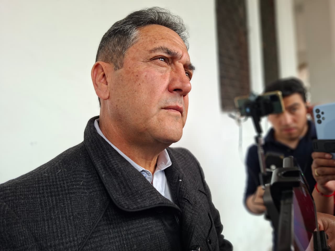 Mario Castro, director de la ANT en Azuay, se refirió a la denuncia de dos talleres. Foto: Jorge Peña/El Mercurio