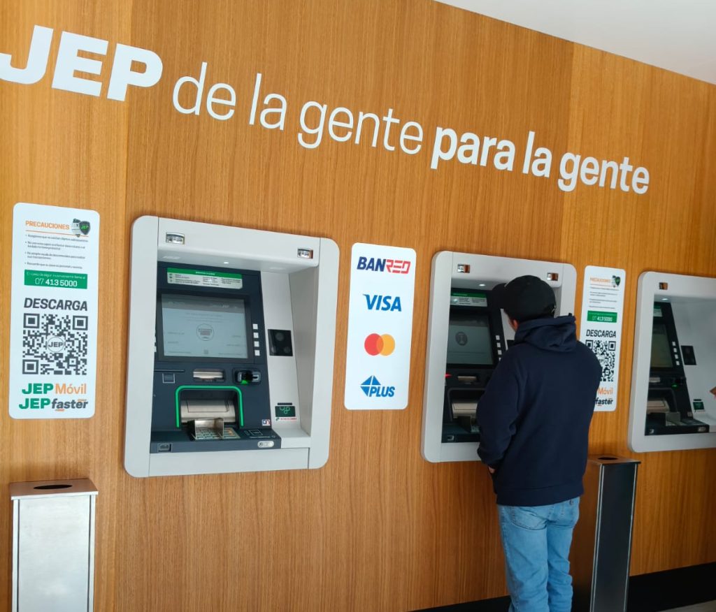 Los servicios de la cooperativa JEP funcionan con normalidad, anunció la institución. Foto: El Mercurio