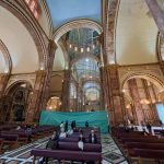 Los obreros trabajan en la cúpula crucero de la Catedral Nueva. Foto: Jorge Peña/El Mercurio